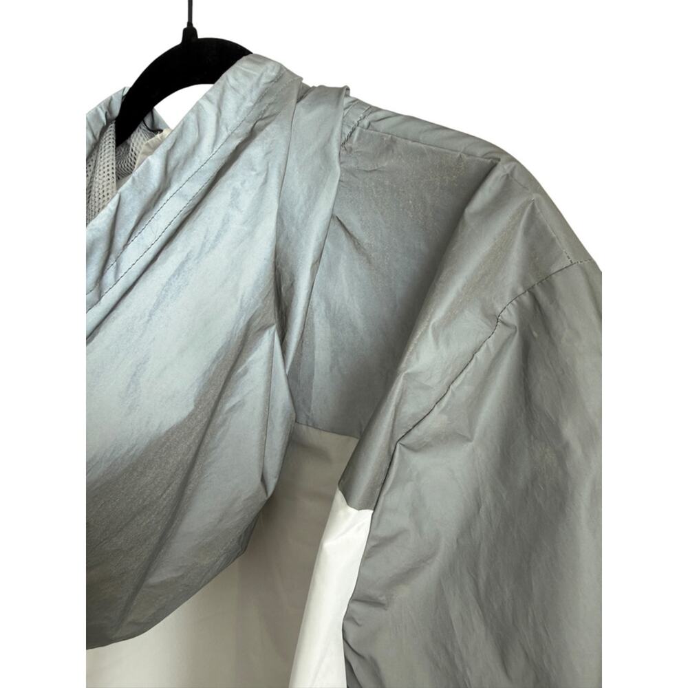 FILA Metallic Windbreaker Jacket Gray White Colorblock Hooded Techwear XL - Picture 9 of 10